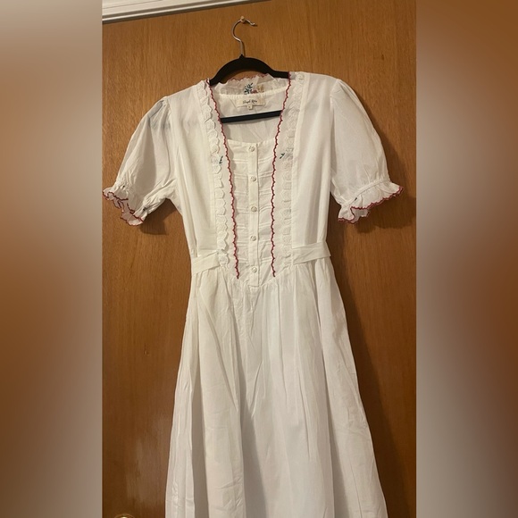 White Dress with Red Embroidery - Picture 2 of 8